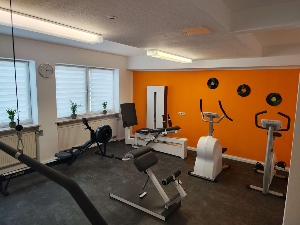 Trainingsraum mit medizinischen Geräten